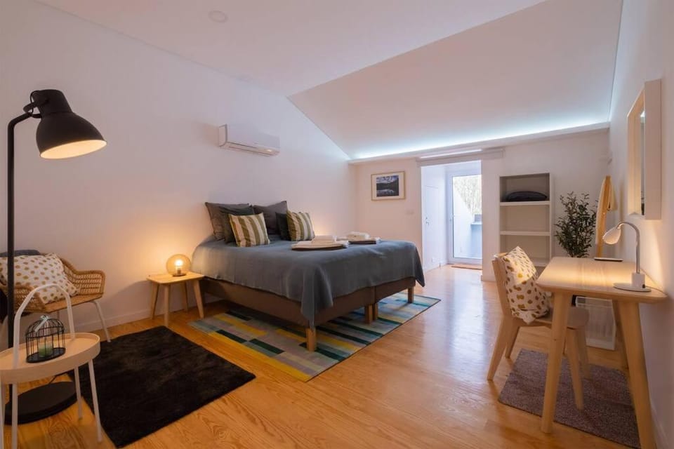 Bed, Bedroom, air conditioner