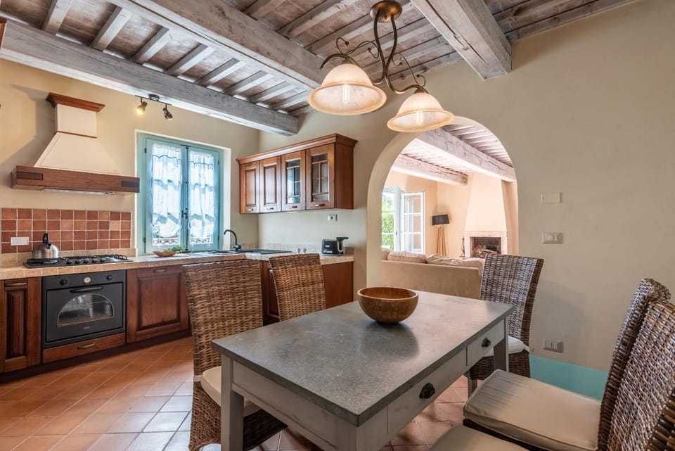 Property building, Kitchen or kitchenette, Living room