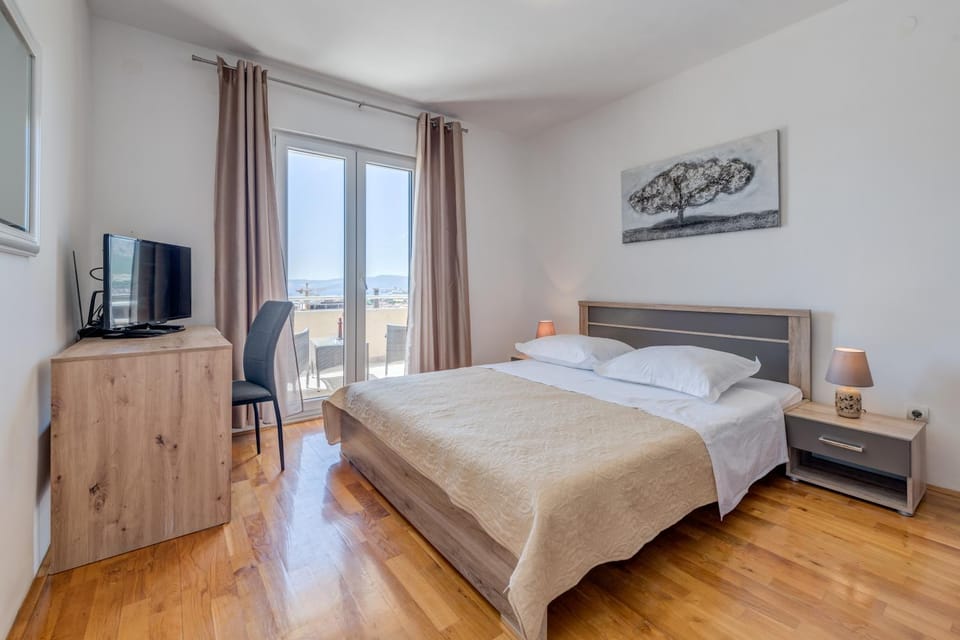 Apartment Renata + PRIVATE swimming pool in SPLIT Apartment in Split