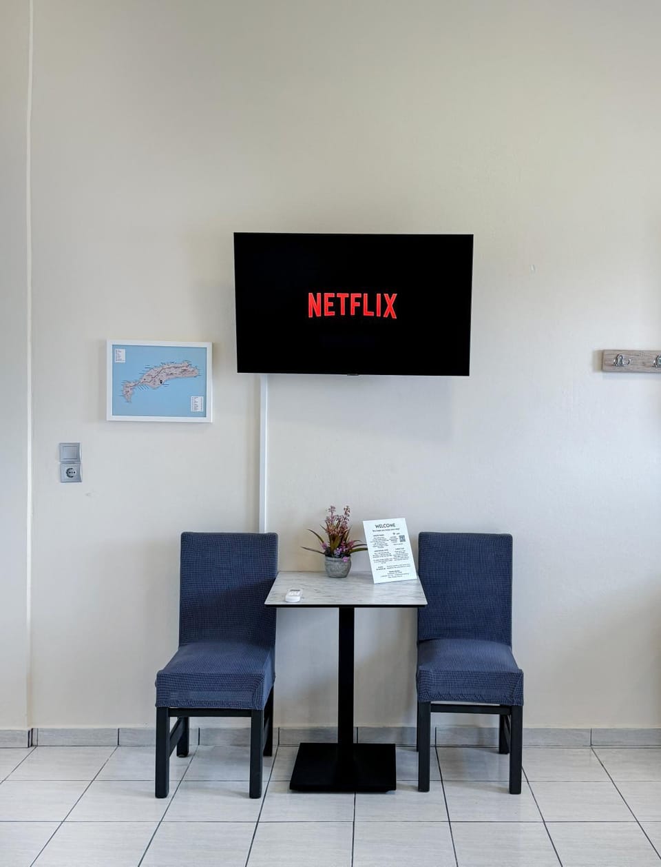 Communal lounge/ TV room, TV and multimedia, Seating area