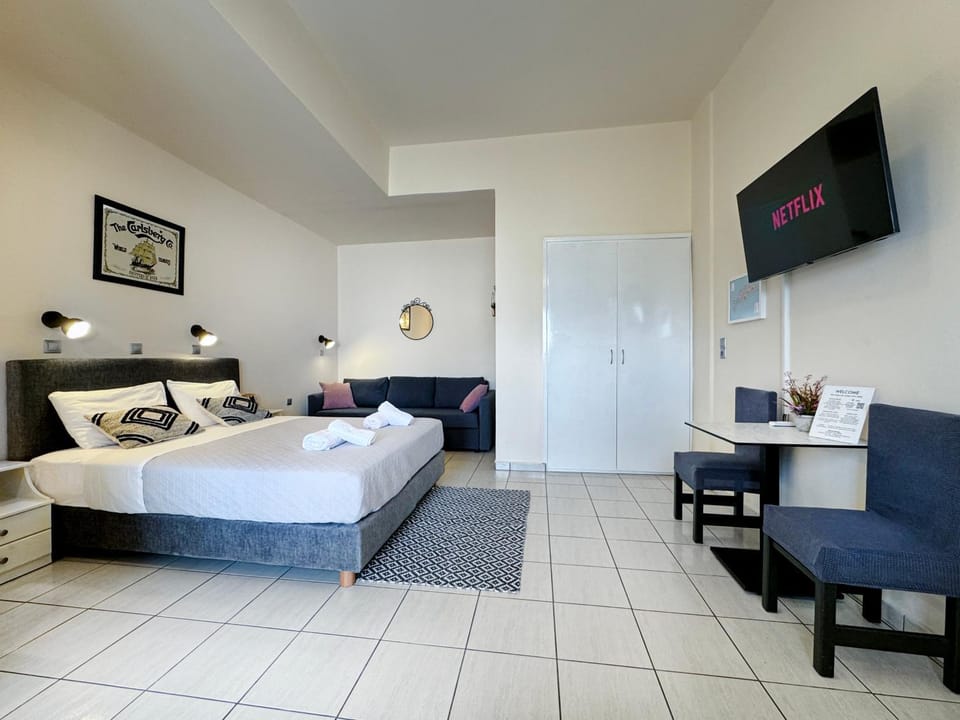 Bed, TV and multimedia, Bedroom, hair dresser, towels