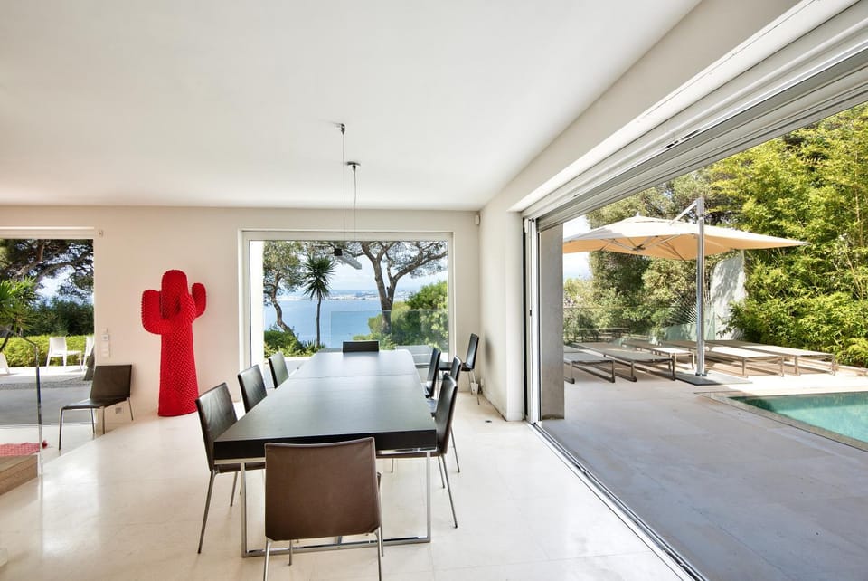View (from property/room), Balcony/Terrace, Dining area, Pool view, sunbed