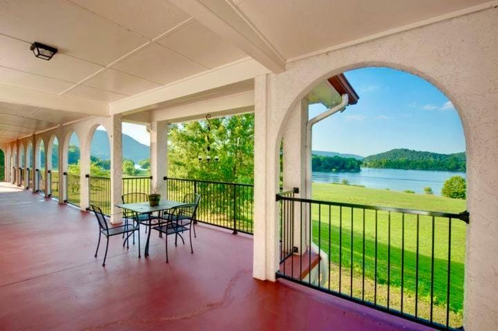 Bed, Bathroom, View (from property/room), Balcony/Terrace, cot