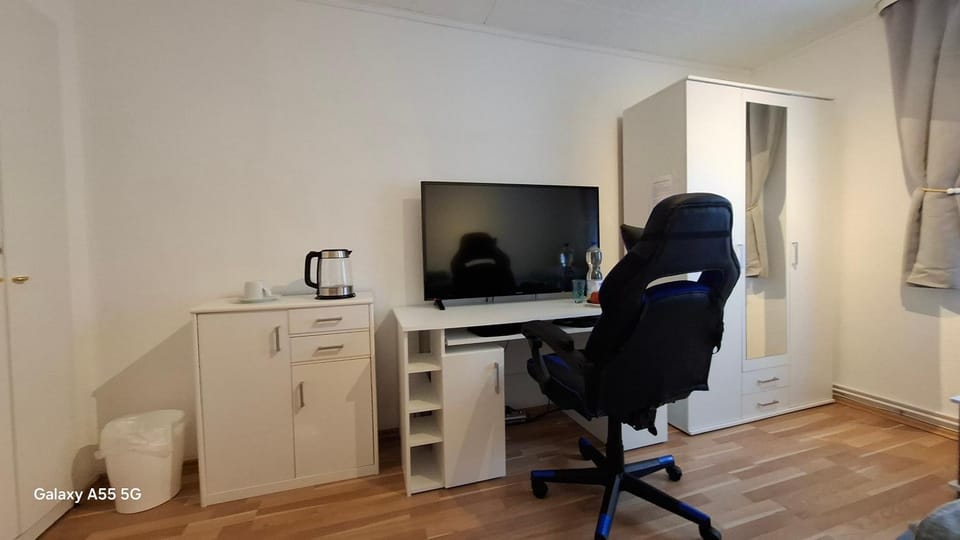 TV and multimedia, Kitchen or kitchenette, Photo of the whole room