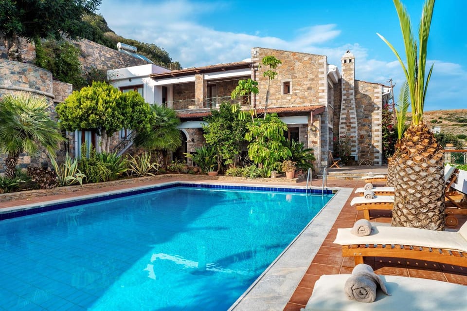 Garden view, Pool view, Swimming pool, sunbed