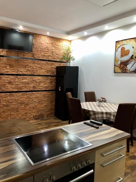 TV and multimedia, Kitchen or kitchenette, Dining area