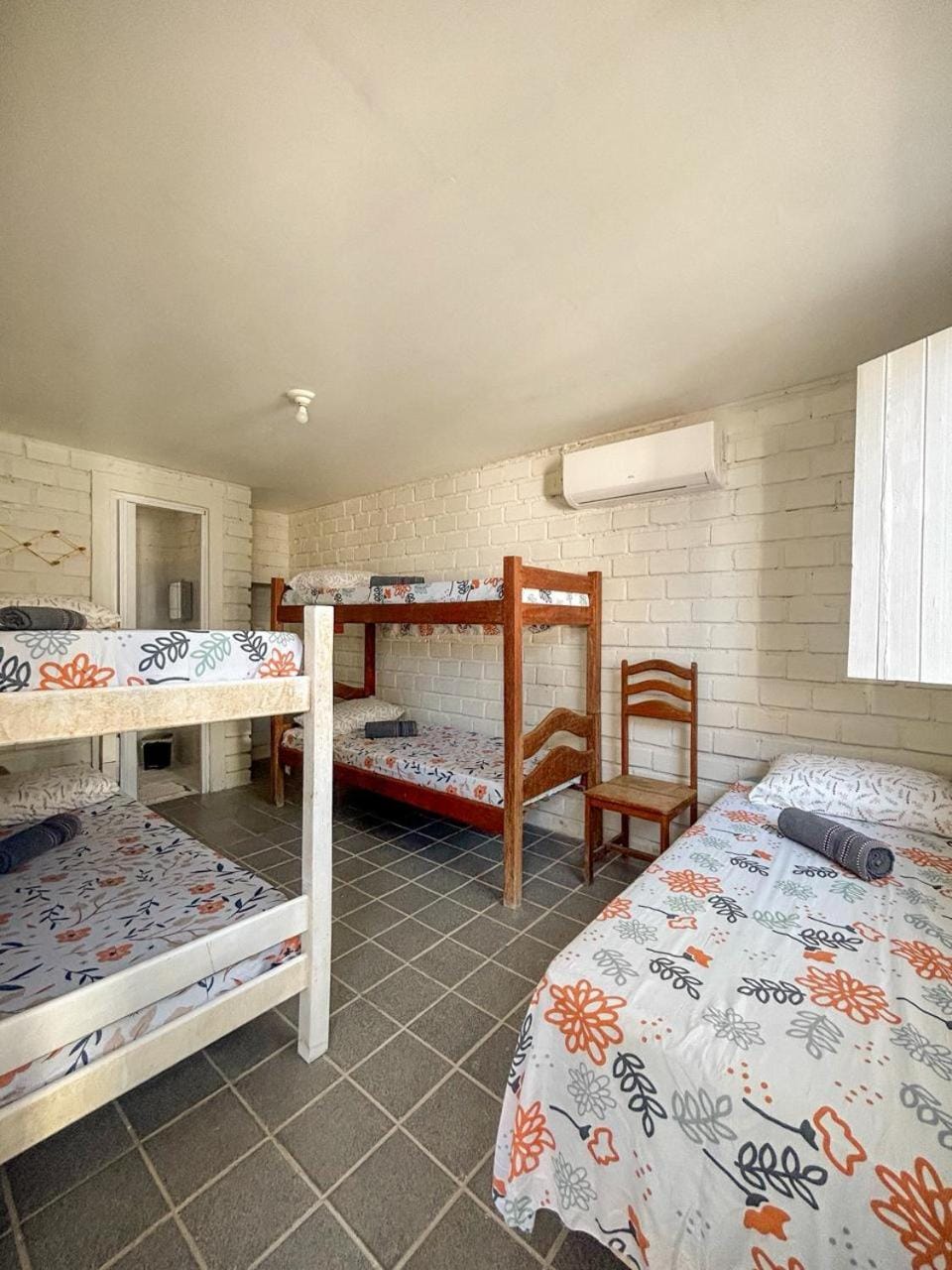 Bed, Photo of the whole room, bunk bed, air conditioner