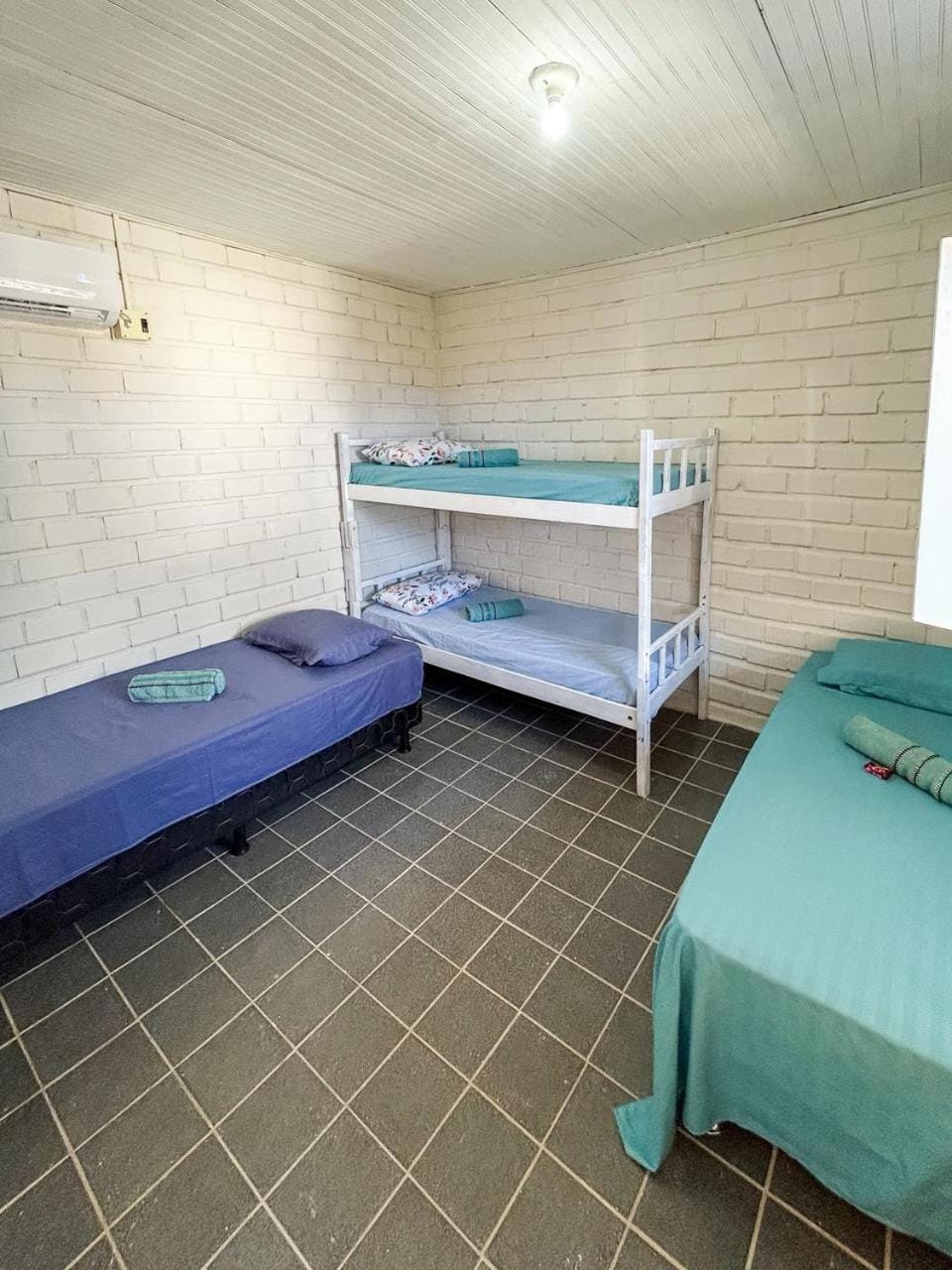 Bed, Photo of the whole room, bunk bed