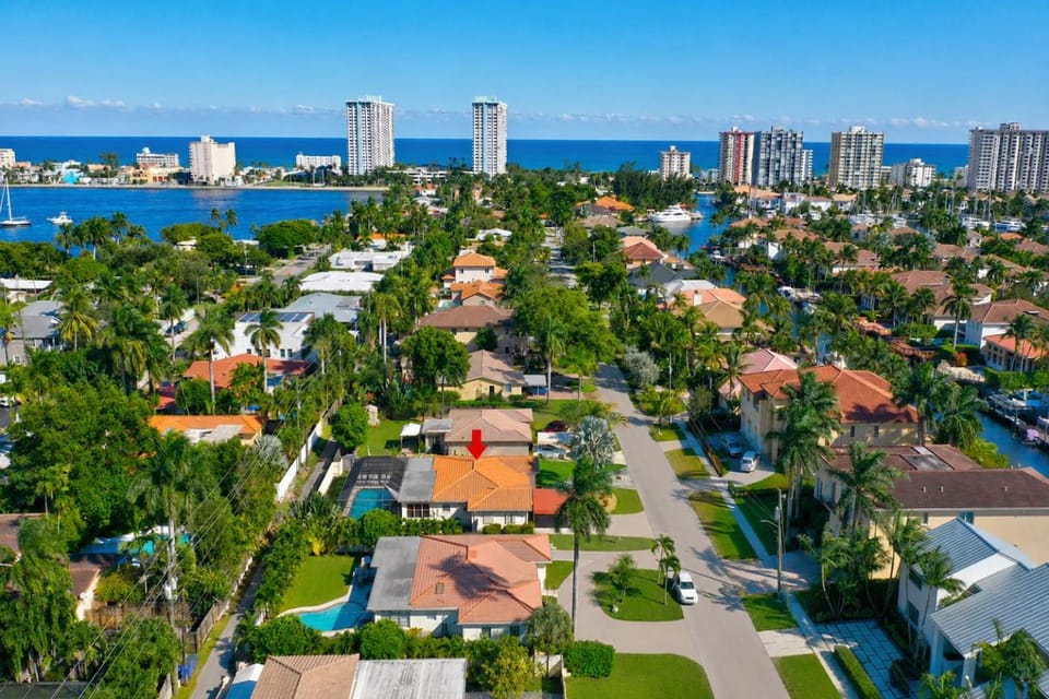 Property building, Neighbourhood, Bird's eye view, Sea view, Location