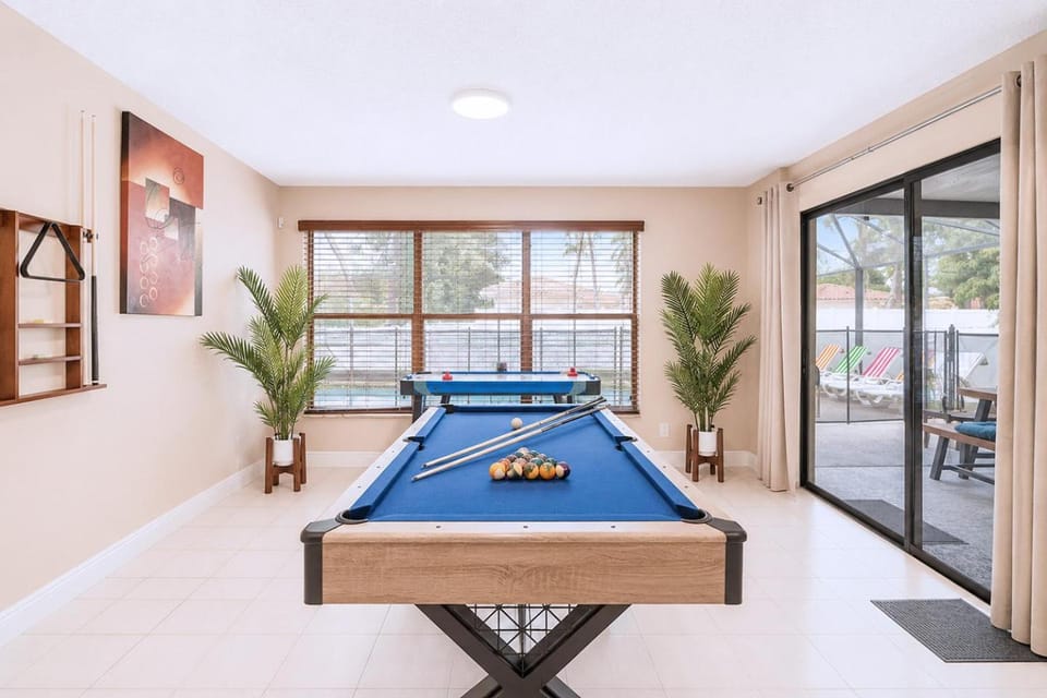 Billiard, Game Room