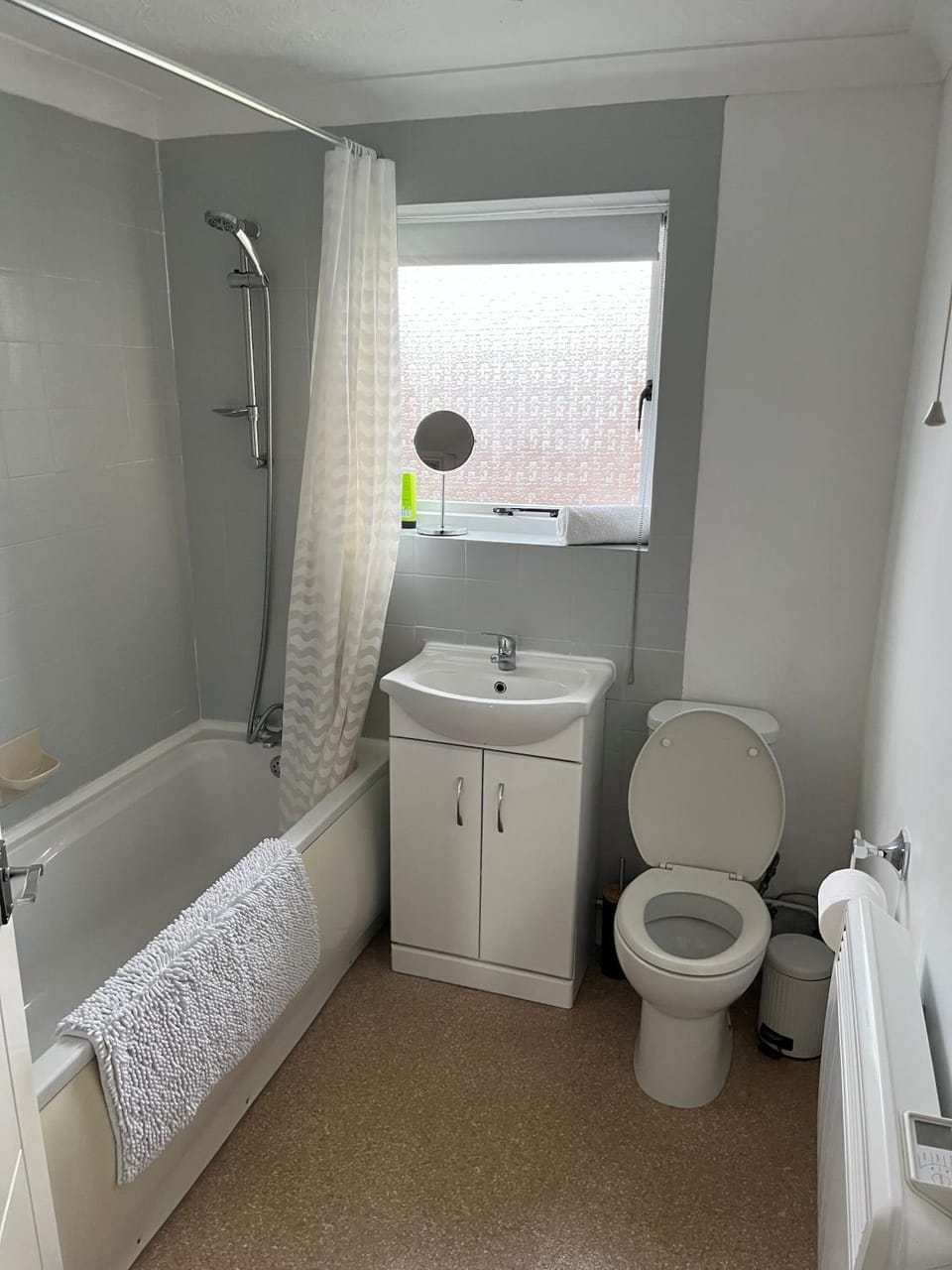 Shower, Toilet, Bathroom, Bath, heating, towels