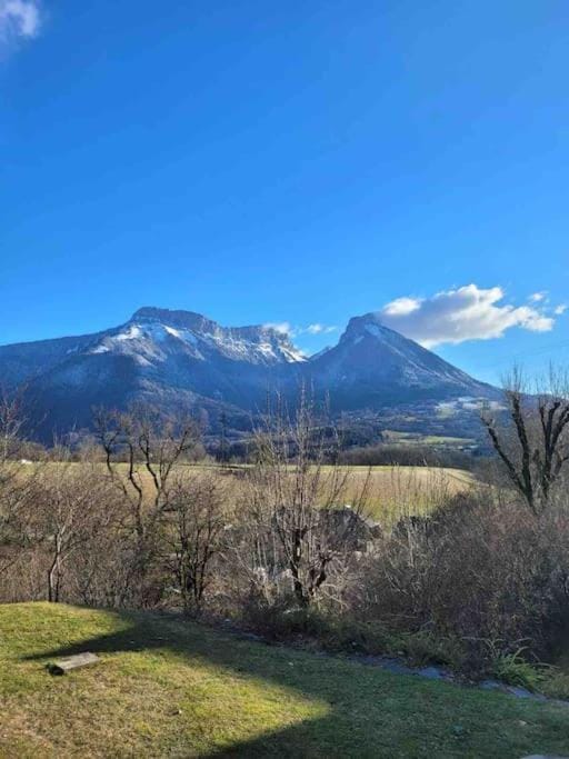CHALET DUPLEX CHARMANT ENTRE LAC ET MONTAGNES Chalet in Haute-Savoie