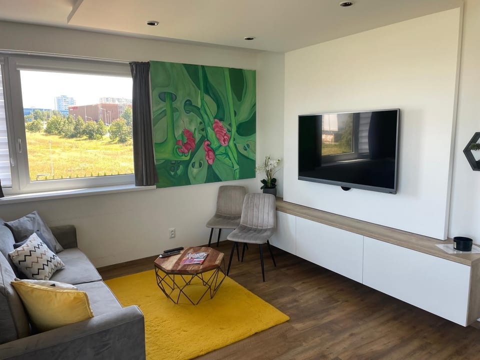 Communal lounge/ TV room, Living room, Seating area, Evening entertainment