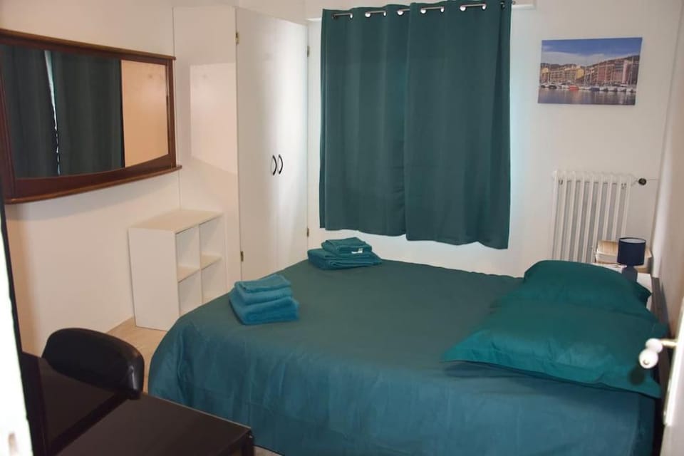 Bed, Photo of the whole room, Bedroom, internet, wardrobe