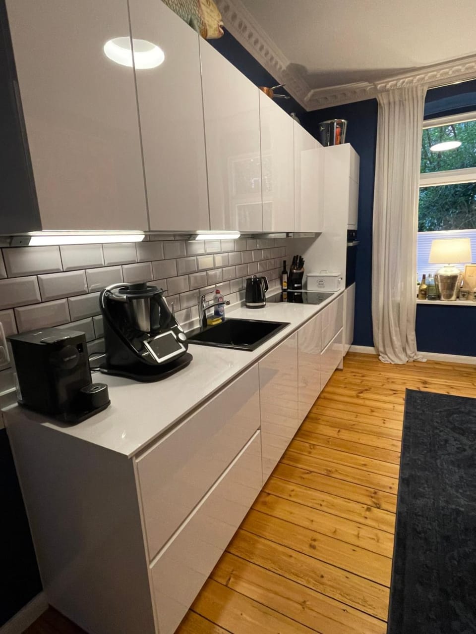 Coffee/tea facilities, Kitchen or kitchenette, minibar, stove