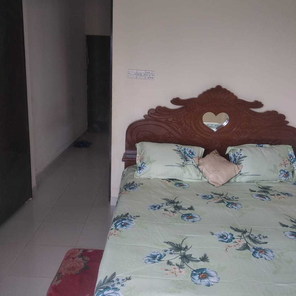 Secured Family Studio Apartment-near Airport,AC,Fridge,WiFi,Stove Apartment in Dhaka