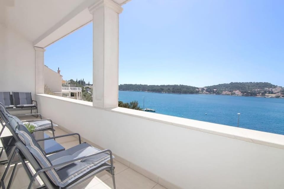 Seaside Apartment M Zaton 5 - Sea View & Parking Apartment in Dubrovnik-Neretva County