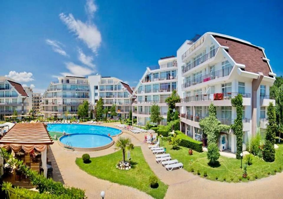 Charming 2-bed flat with pool view in Sunny Beach, Bulgaria Apartment in Sunny Beach