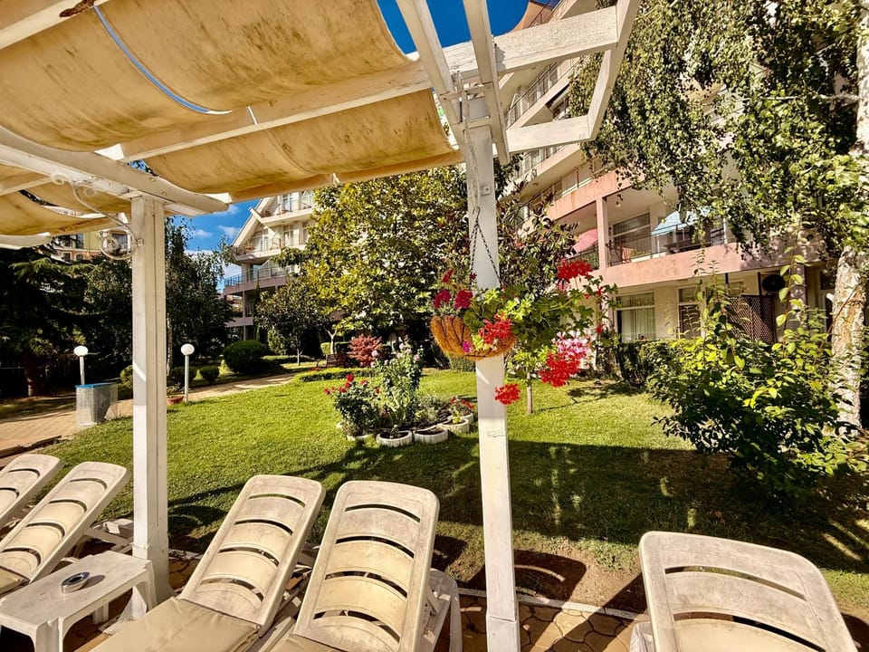 Charming 2-bed flat with pool view in Sunny Beach, Bulgaria Apartment in Sunny Beach