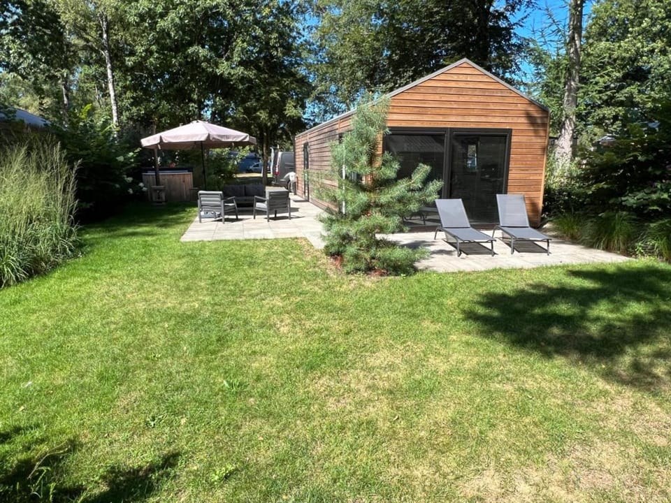 Property building, Garden, Hot Tub, Balcony/Terrace, Garden view, sunbed