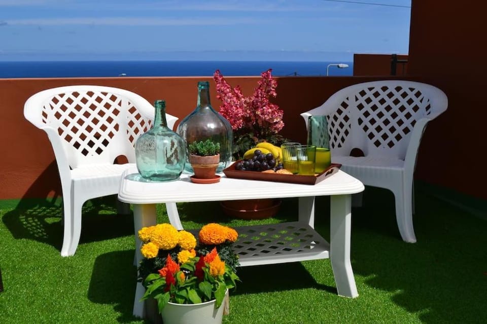 Patio, Day, Balcony/Terrace, Dining area