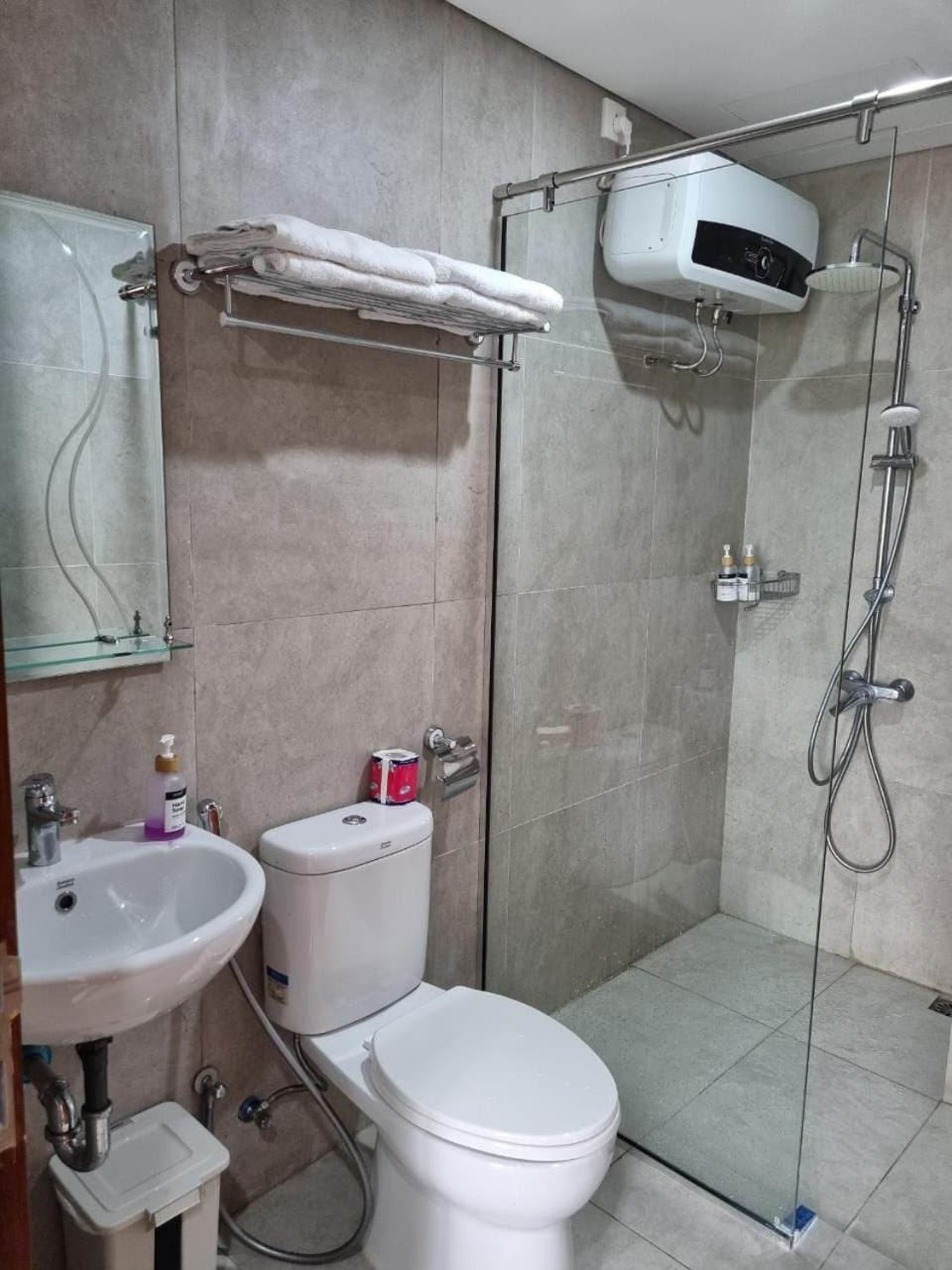 Shower, Toilet, Bathroom, heating, towels