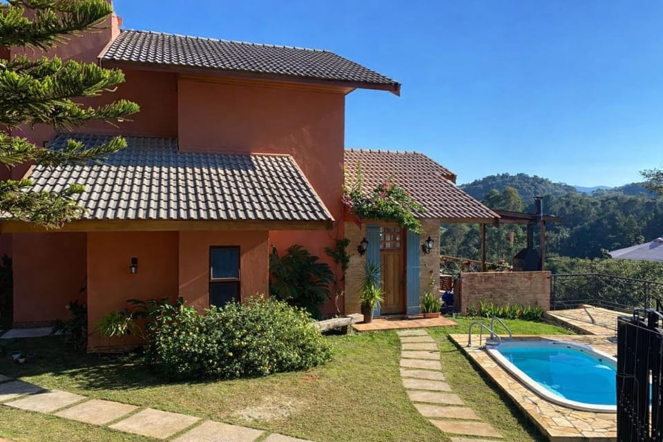 Refúgio nas Montanhas Vista incrível, Piscina e a 2 km do centrinho House in State of São Paulo