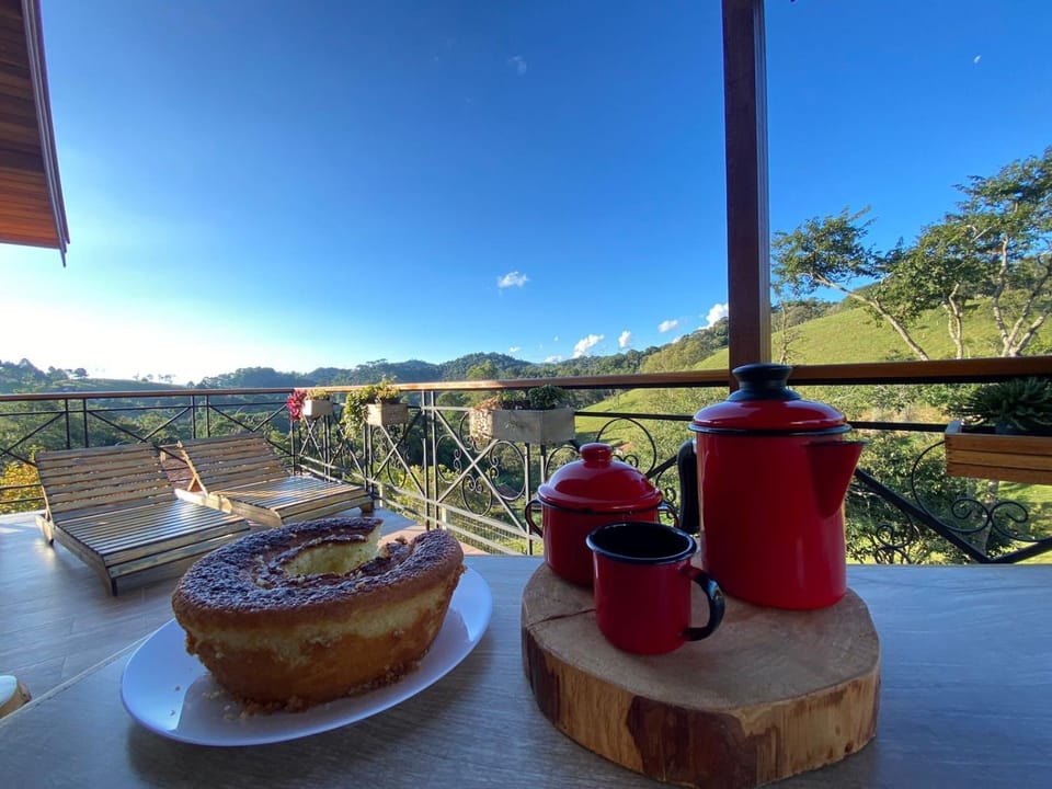Refúgio nas Montanhas Vista incrível, Piscina e a 2 km do centrinho House in State of São Paulo