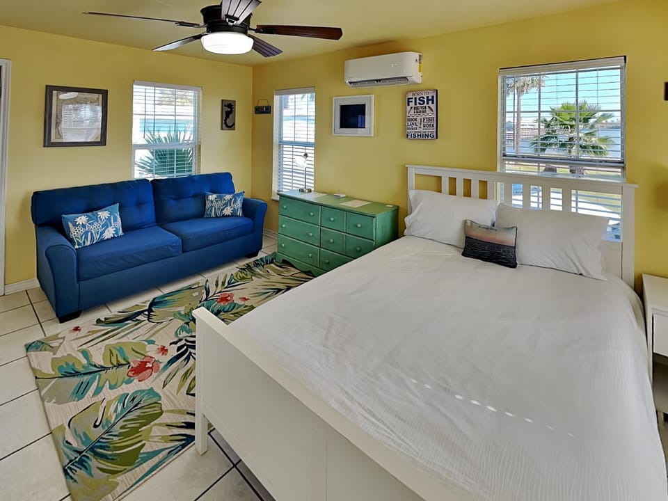 Bed, Living room, Seating area, Bedroom, furniture, air conditioner