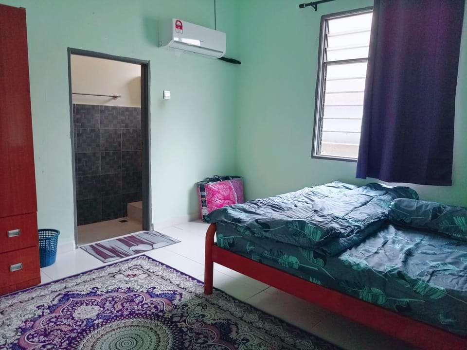 Bed, Photo of the whole room, Bedroom, air conditioner