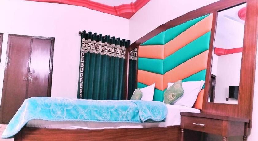 GULSHAN PALACE Near Agha Khan Hospital Expo Center Airport Hotel in Karachi