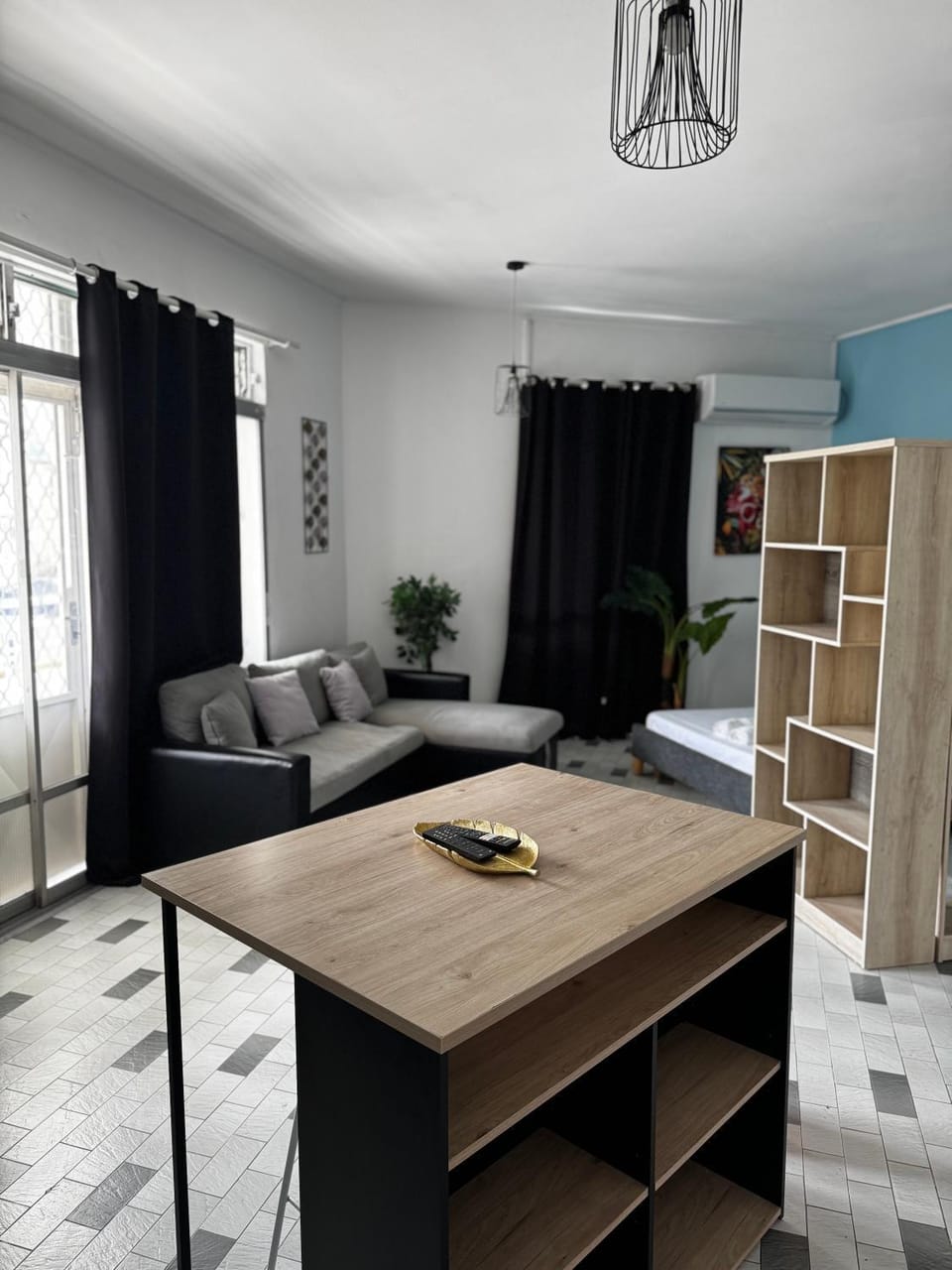 Urban Zen Appart Spacieux studio atypique avec bain a remous proche de tout Apartment in Les Abymes