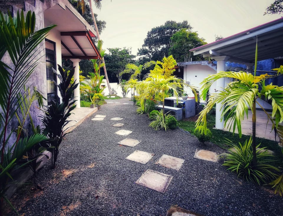 Spotlight Villa Bed and Breakfast in Hikkaduwa