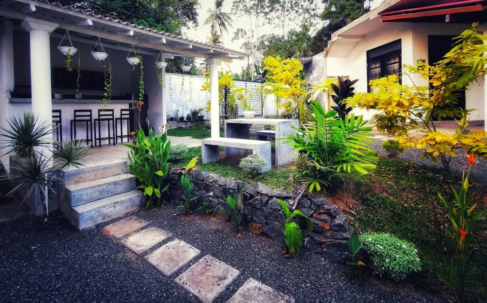 Spotlight Villa Bed and Breakfast in Hikkaduwa