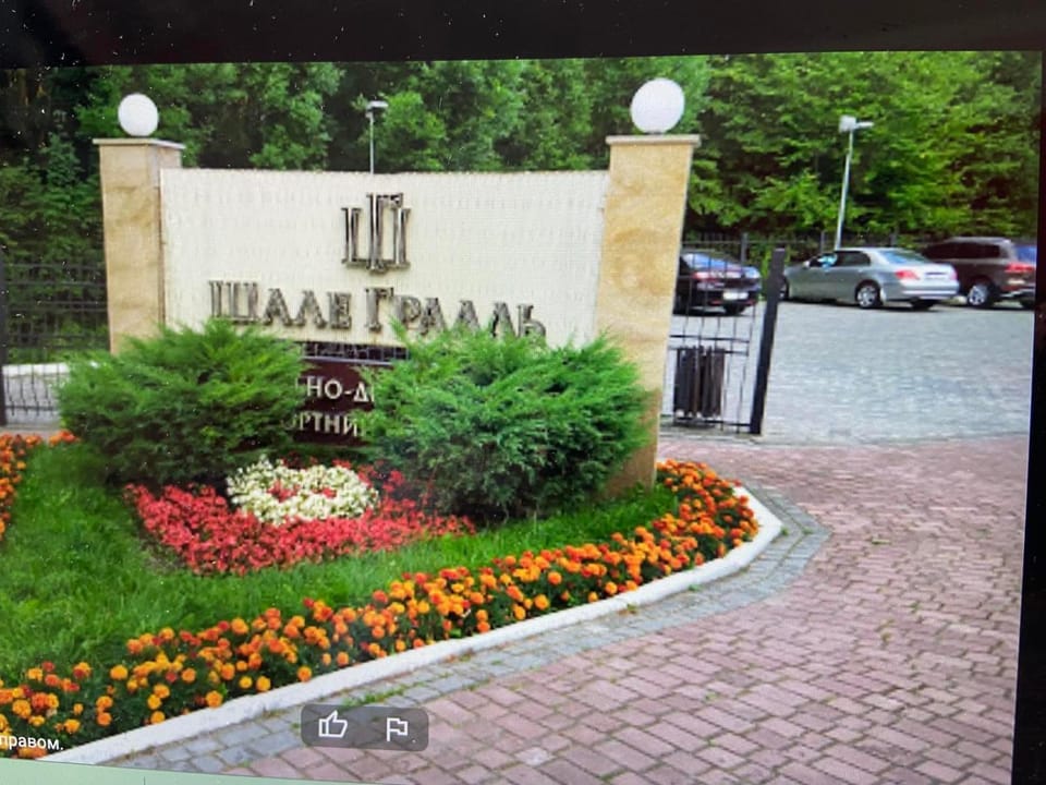 Day, Garden, Street view, Location, Parking
