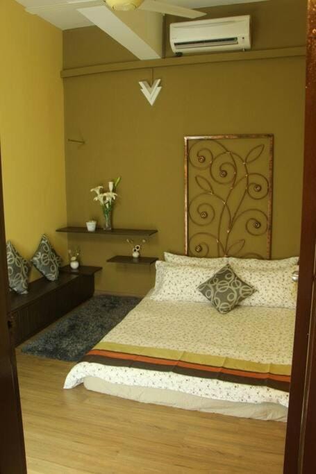 1 MINUTES TO TOWER SENTRAL INTAN HOMESTAY 6 ROOMS House in Perak Tengah District