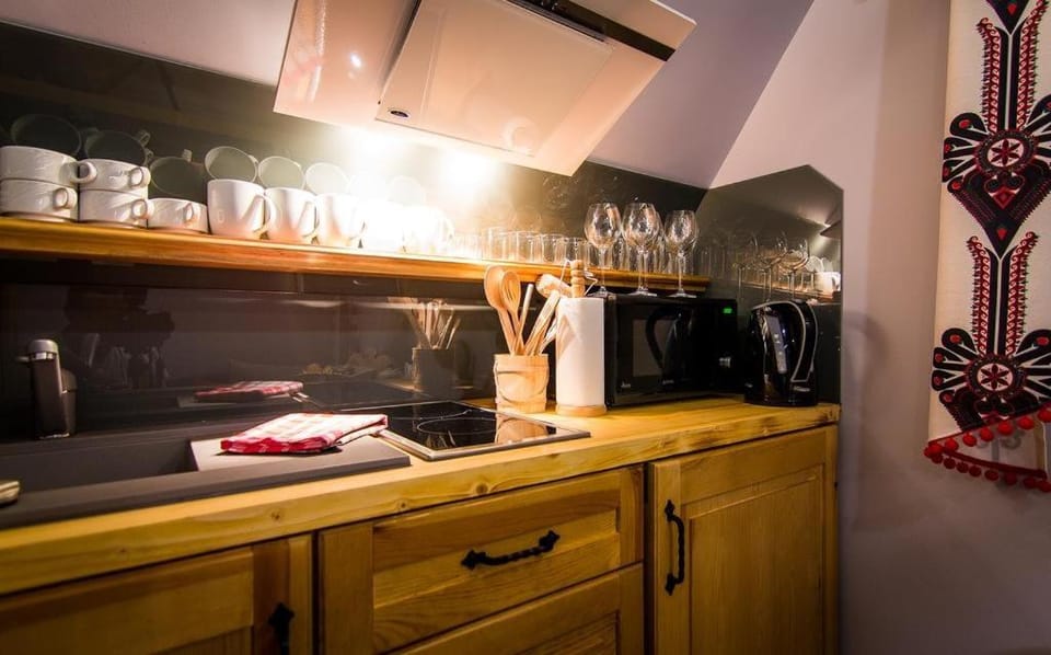 Coffee/tea facilities, Kitchen or kitchenette, minibar, stove