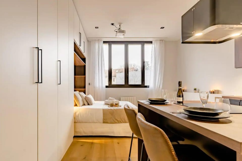 Kitchen or kitchenette, Living room, Seating area, Dining area, fireplace
