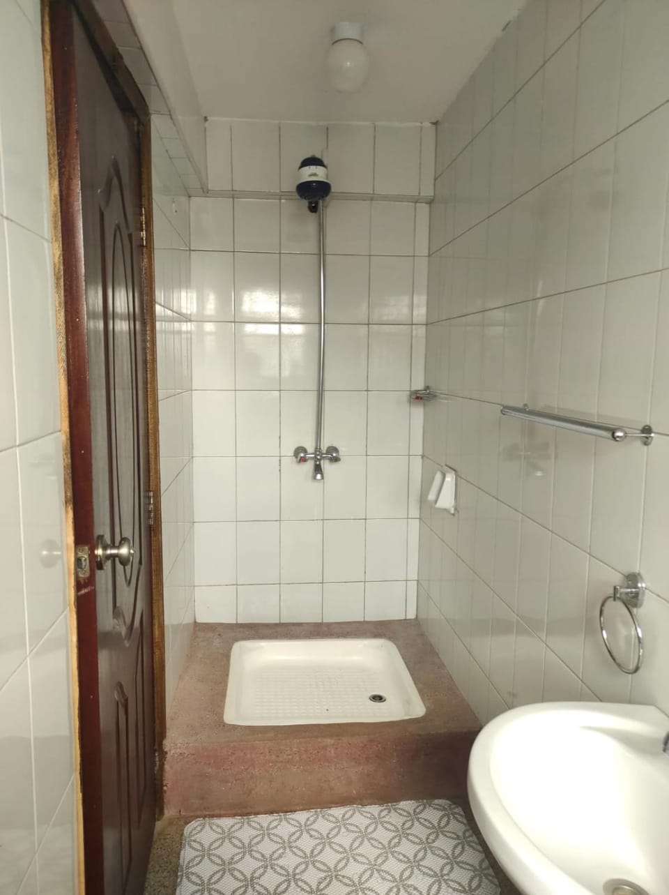 Shower, Toilet