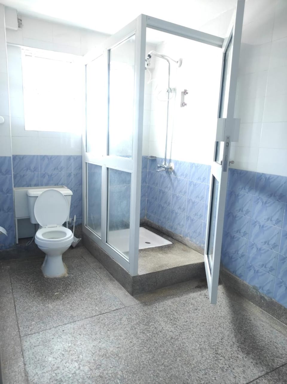 Shower, Toilet