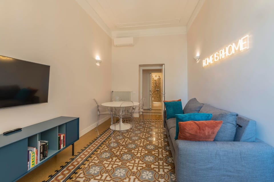 Communal lounge/ TV room, TV and multimedia, Living room, Evening entertainment, air conditioner