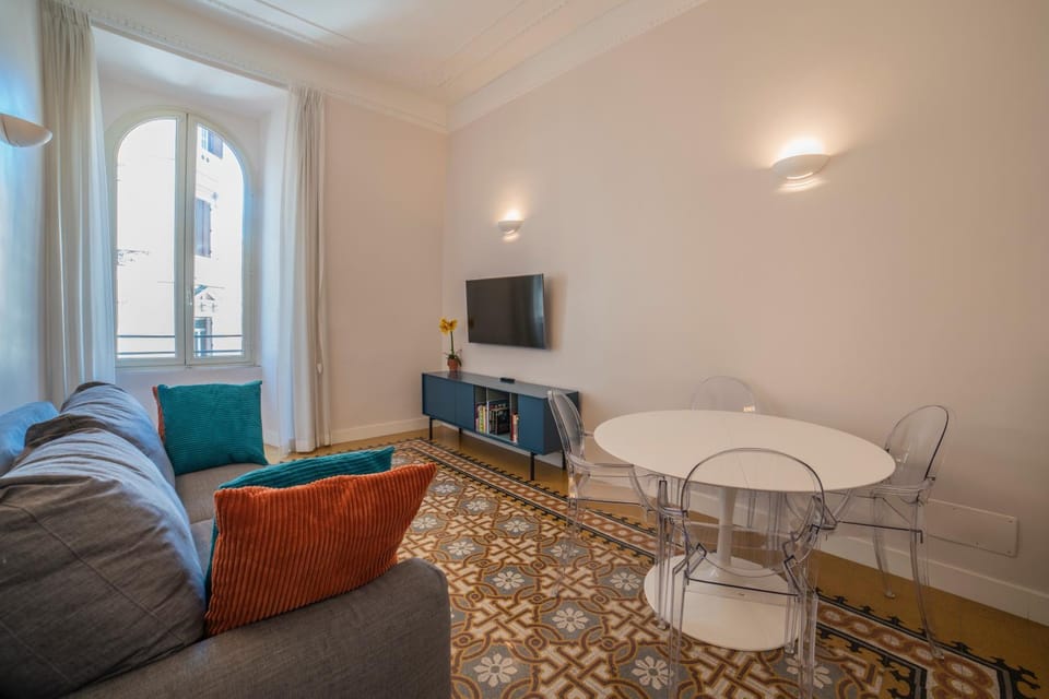 Communal lounge/ TV room, TV and multimedia, Living room, Seating area, Evening entertainment