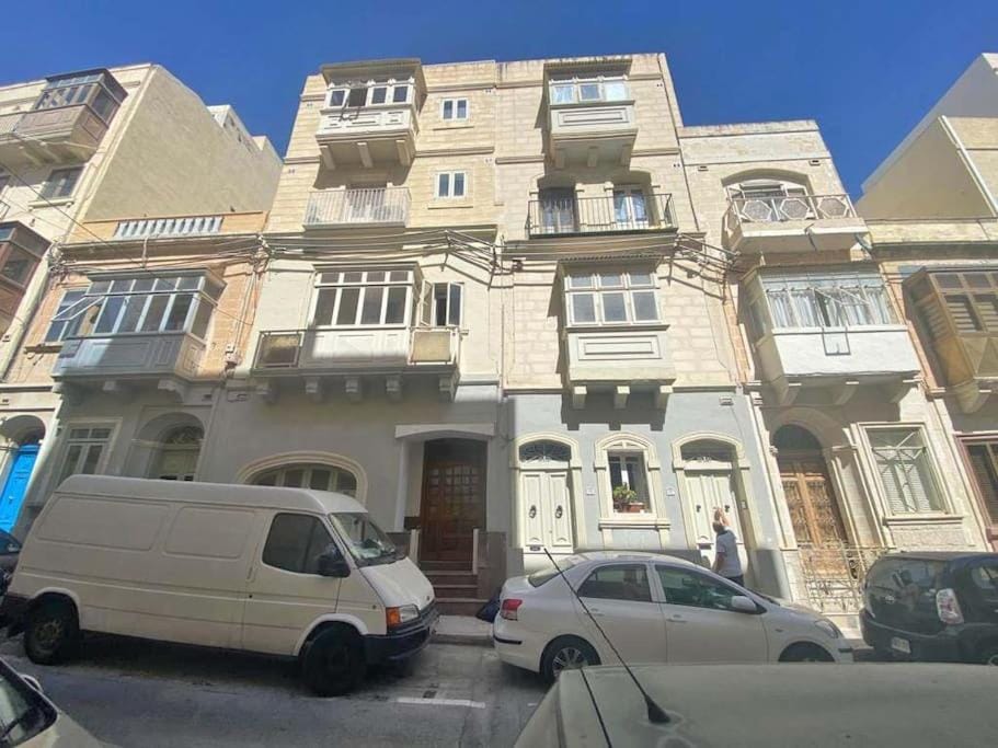Spacious and beautiful flat in Gzira Apartment in Sliema