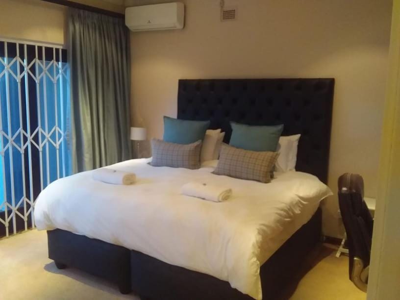 Bed, Photo of the whole room, air conditioner