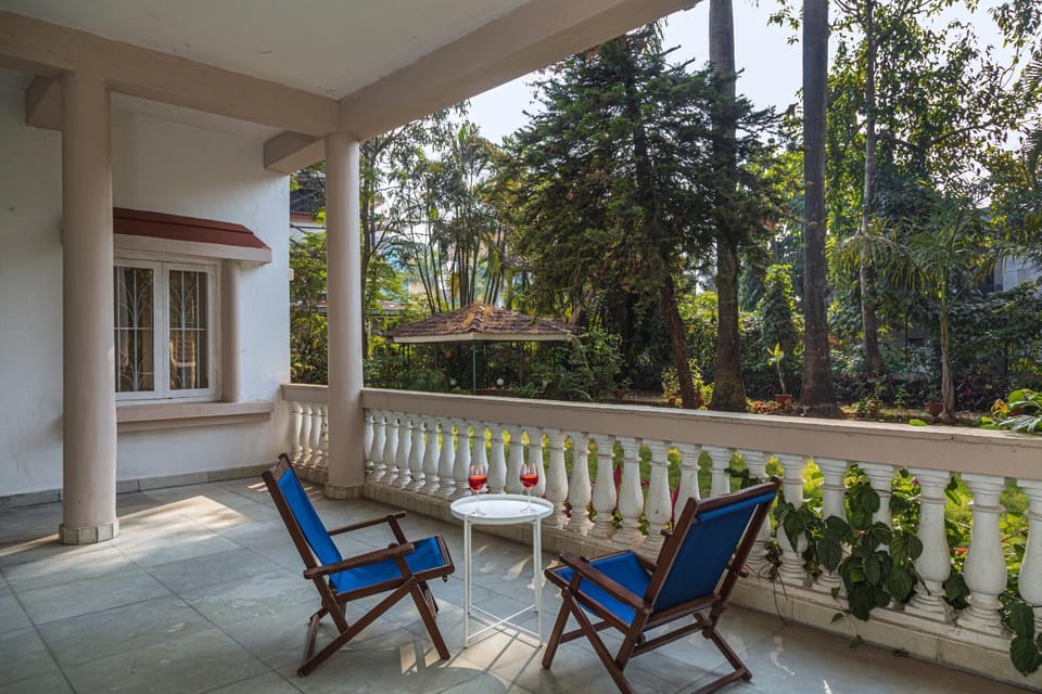 Patio, Day, View (from property/room), Balcony/Terrace, Food and drinks, Seating area, Garden view, Pool view, Drinks, Drinks