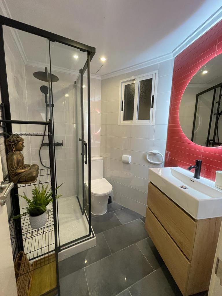 Shower, Toilet, Bathroom, Bath, towels