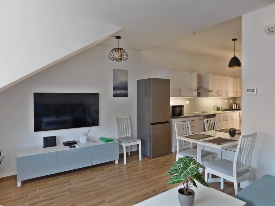 Living room, Dining area, kitchen
