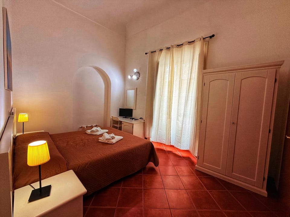 TV and multimedia, Bedroom, towels, wardrobe