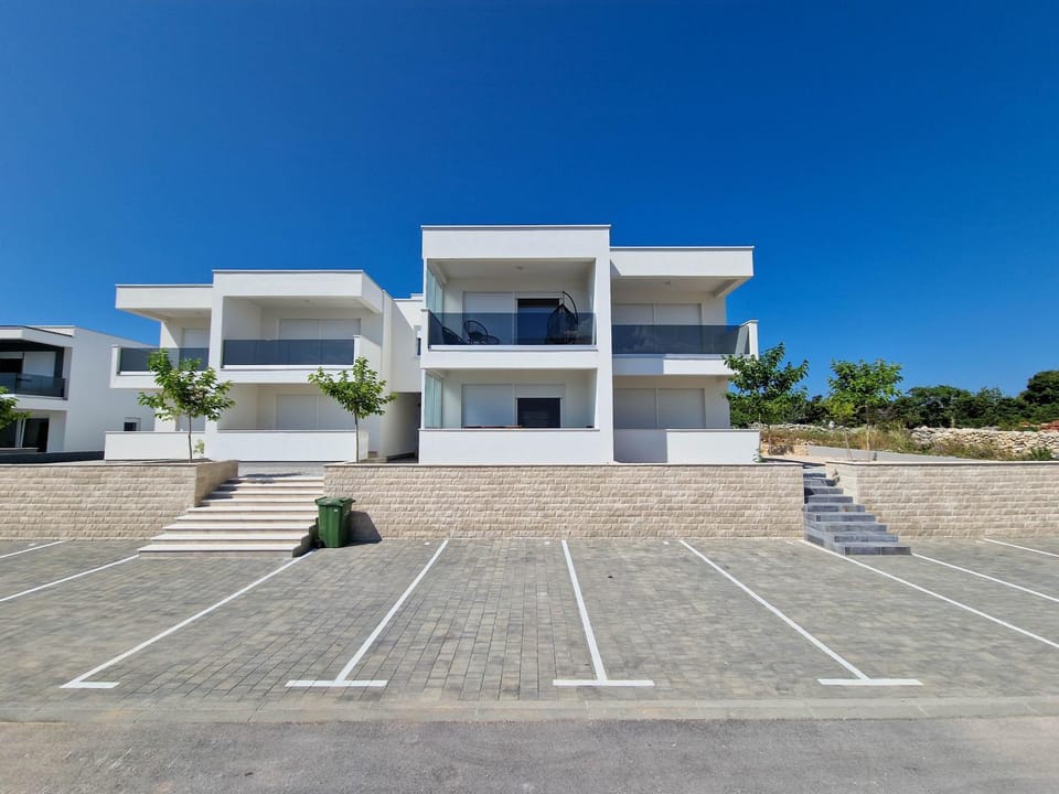 Property building, Day