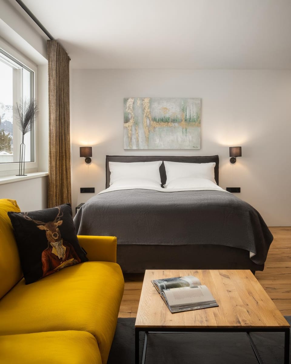 Bed, Living room, Photo of the whole room, Seating area, Bedroom